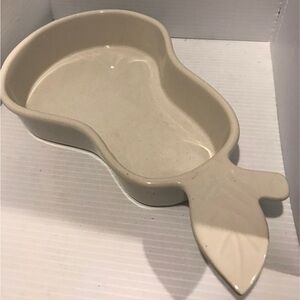 Chantal Cream Leaf-Shaped Ceramic Dish